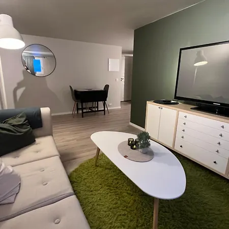 Bright And Pleasant Basement Apartment Near Downtown, Lys Og Trivelig Kjellerleilighet I Sentrumsnaert Kirkenes Exterior photo