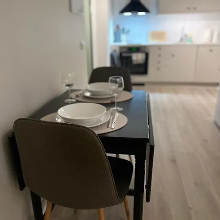 Bright And Pleasant Basement Apartment Near Downtown, Lys Og Trivelig Kjellerleilighet I Sentrumsnaert Kirkenes Exterior photo