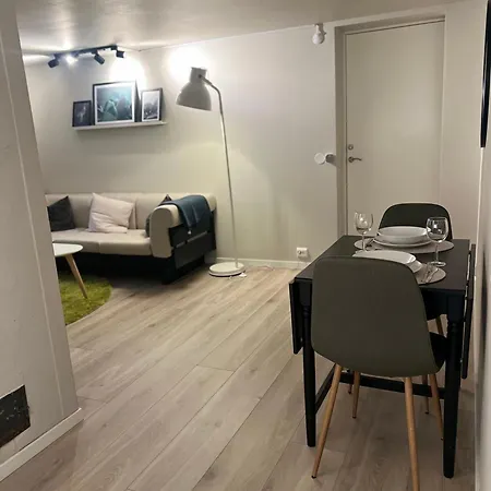 Bright And Pleasant Basement Apartment Near Downtown, Lys Og Trivelig Kjellerleilighet I Sentrumsnaert Kirkenes Exterior photo